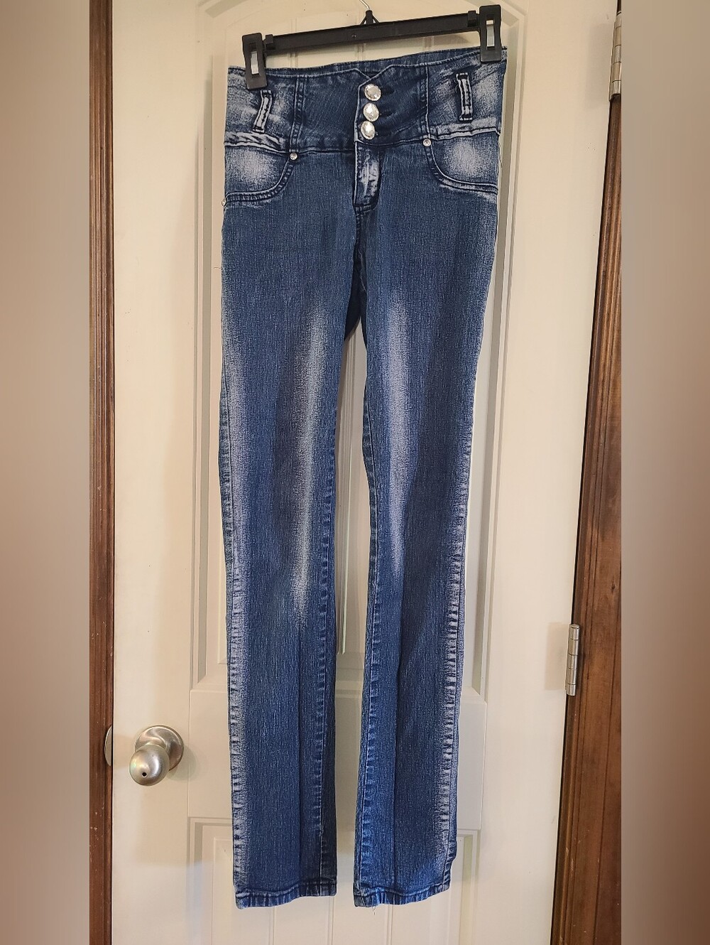Junior’s Gogo Blue Faded Straight-Leg Jeans Size 3